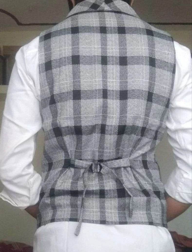 Men Plaid Double Breasted Pointed Hem Vest (ONLY VEST/NO SHIRT & TIE )